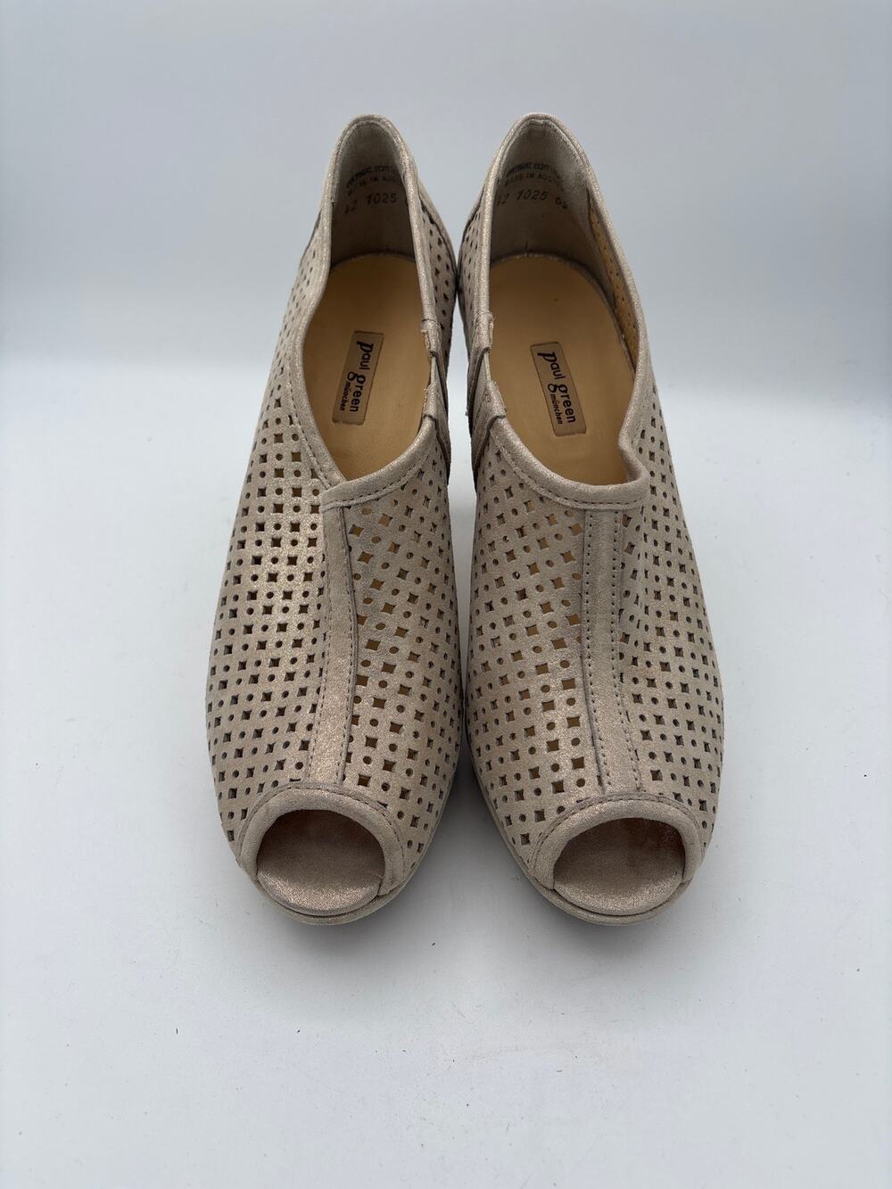 Women’s Paul Green Size 9 Goldish Taupe Suede Pumps